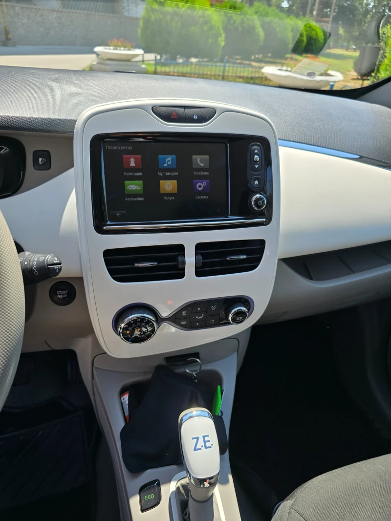 Renault Zoe, снимка 14 - Автомобили и джипове - 52710802