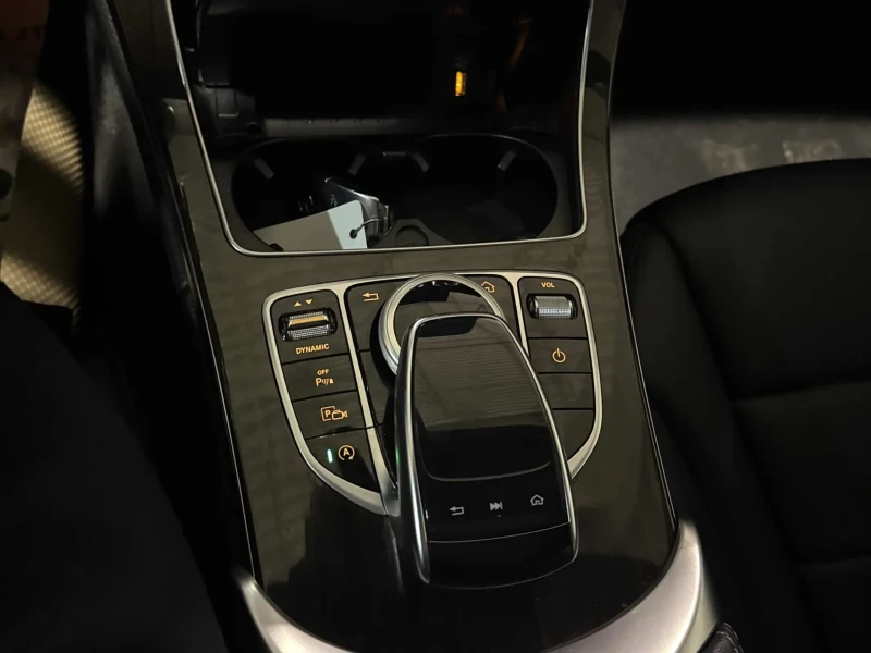 Mercedes-Benz C 300 * CARFAX * БЕЗ ПЪРВОНАЧАЛНА ВНОСКА, снимка 10 - Автомобили и джипове - 53496616