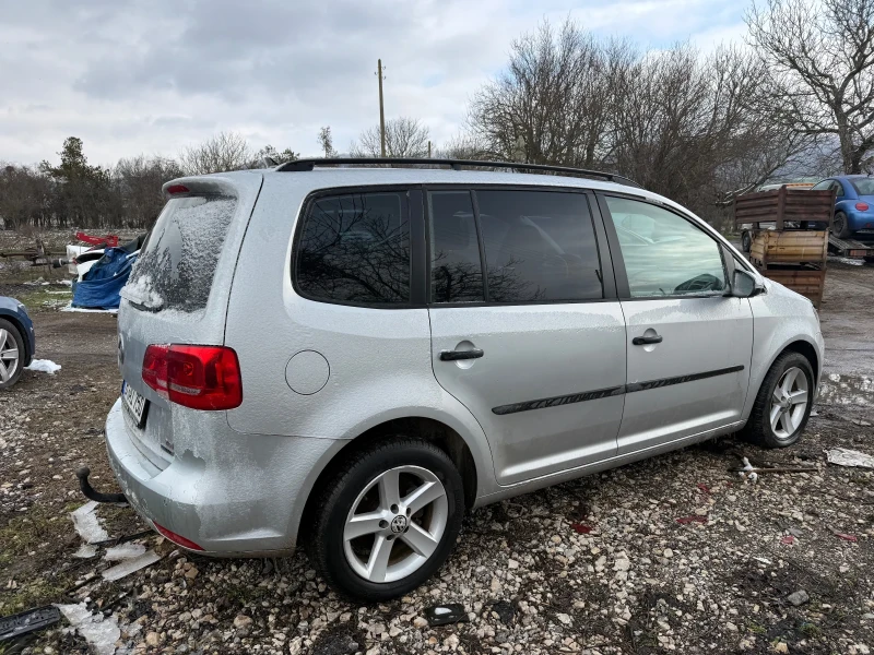 VW Touran 1.6 тди, снимка 4 - Автомобили и джипове - 53585236
