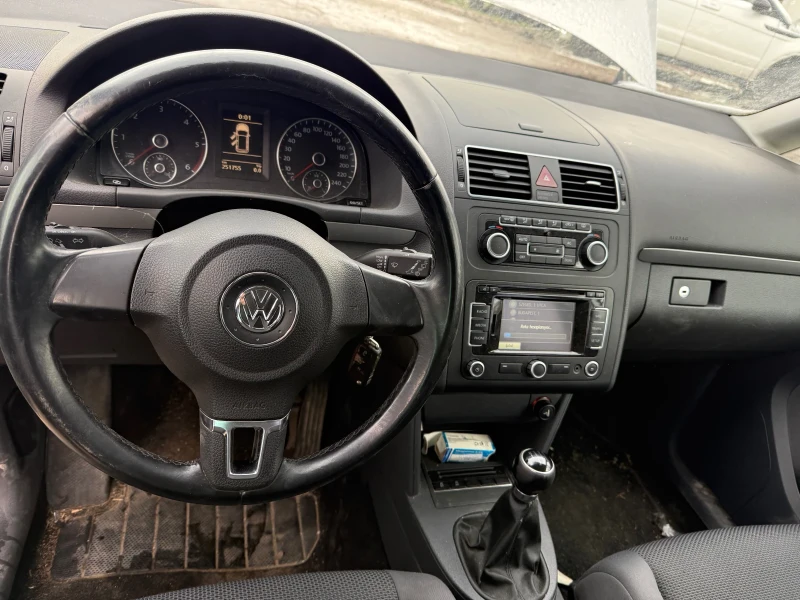 VW Touran 1.6 тди, снимка 9 - Автомобили и джипове - 53585236