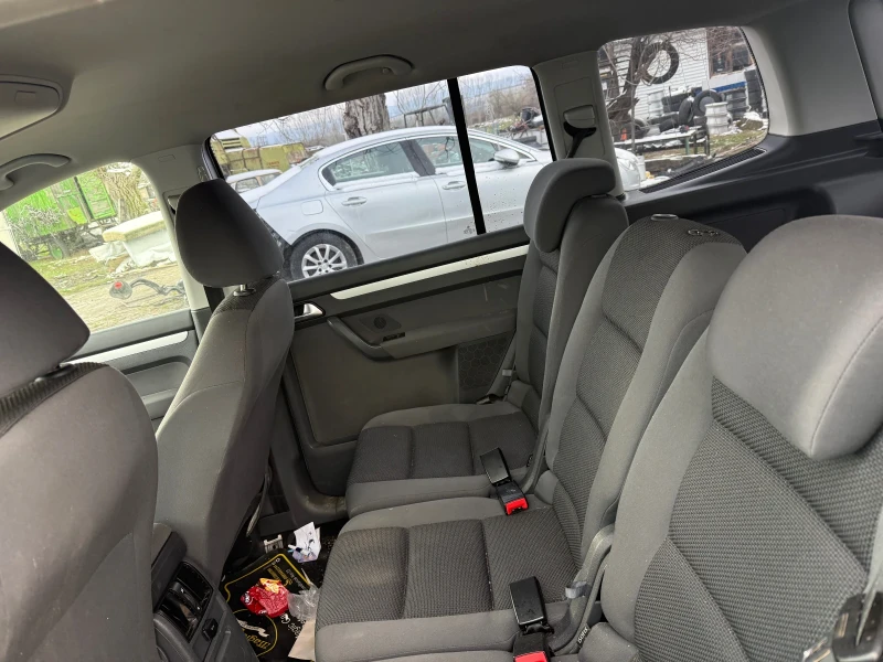 VW Touran 1.6 тди, снимка 6 - Автомобили и джипове - 53585236