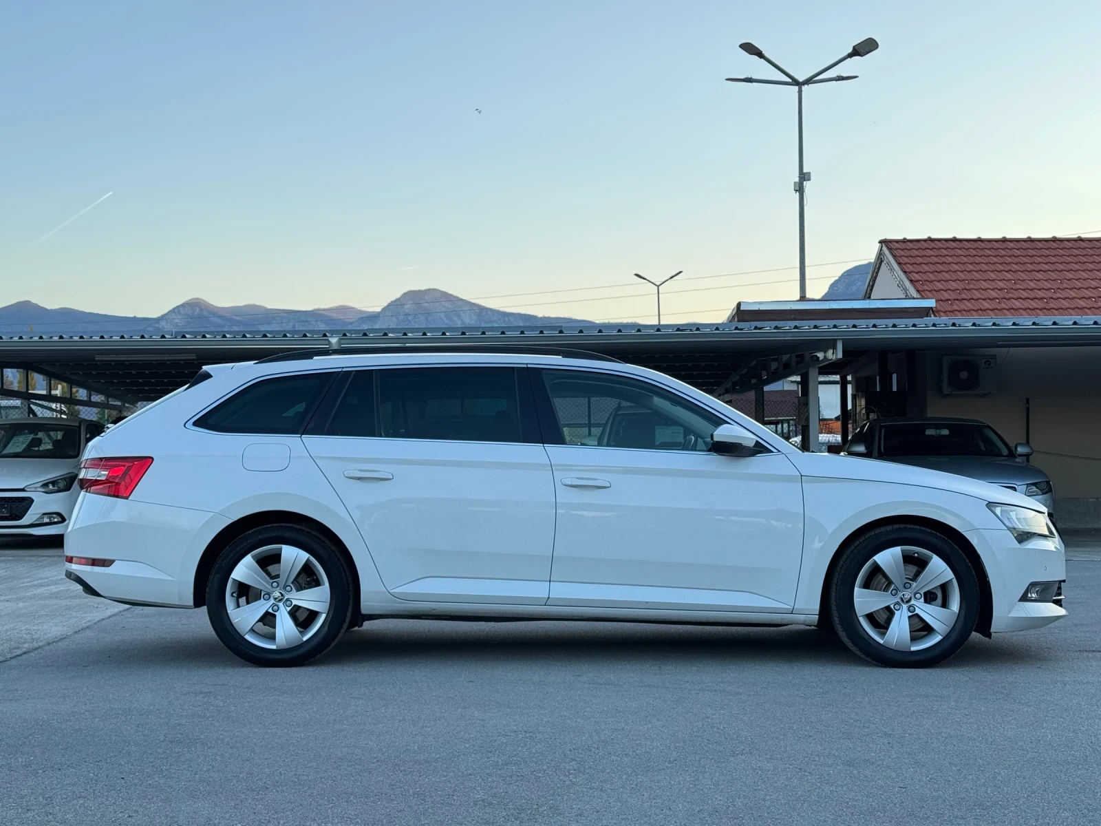 Skoda Superb 2.0TDI АВТОМАТ ИТАЛИЯ - изображение 4