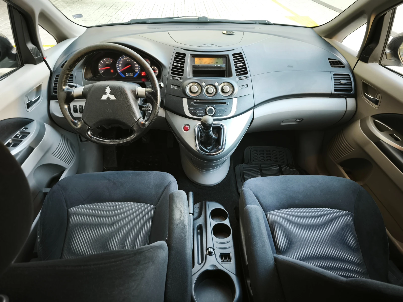 Mitsubishi Grandis 2.0 DI-D, ������ ������, 7 ����� | Mobile.bg � ����������� 10