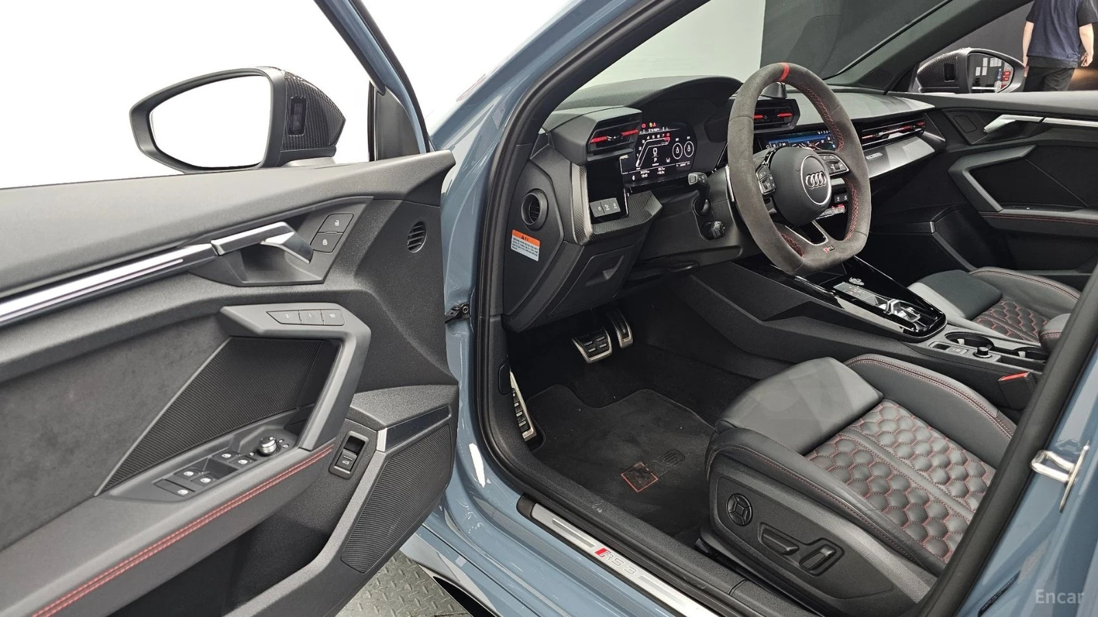 Audi Rs3 * Quattro* ПАНО* KEYLESS* Camera* ПОДГРЕВ* 360* , снимка 11 - Автомобили и джипове - 55585721