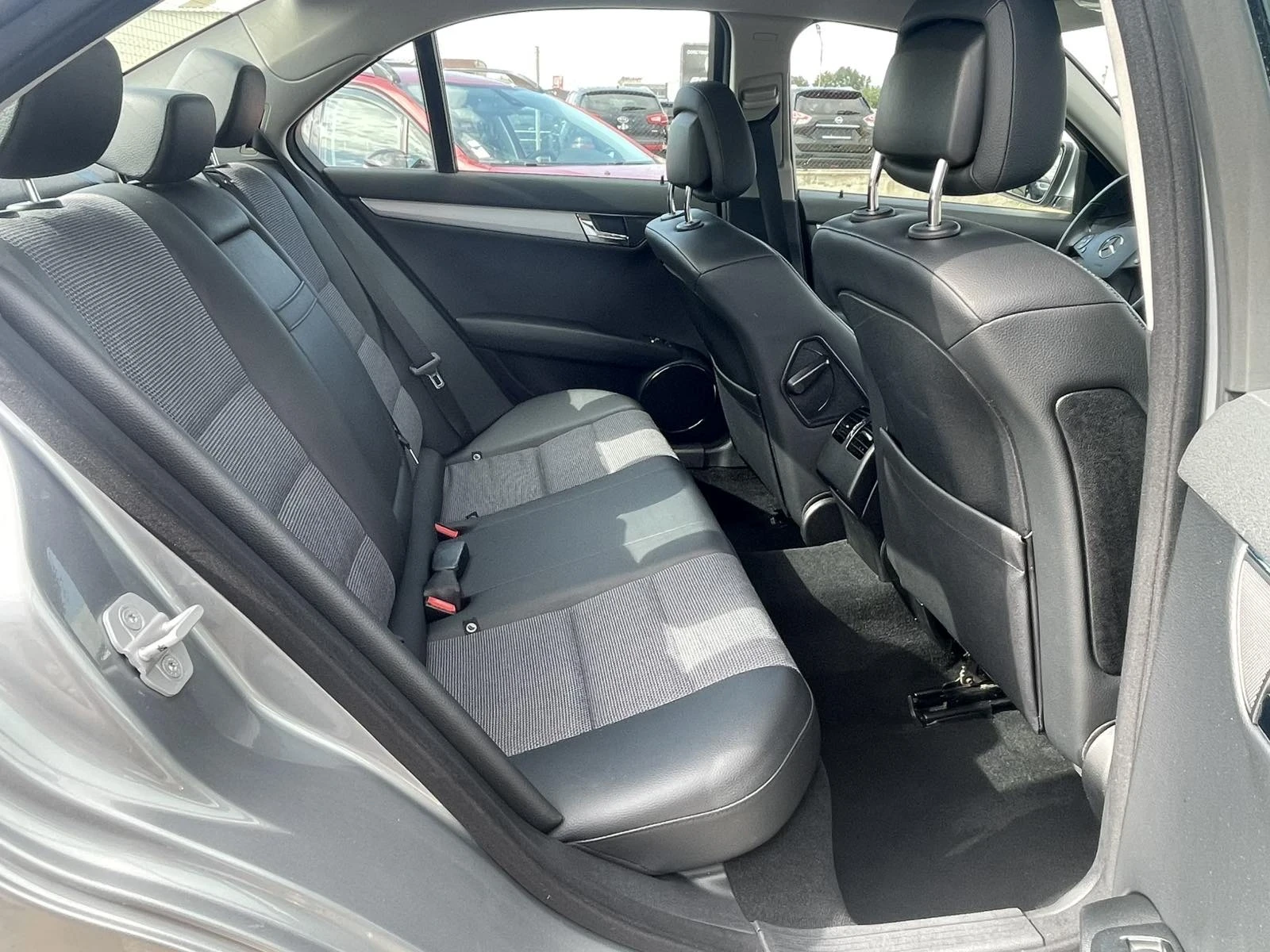 Mercedes-Benz C 220 CDI 2.2, снимка 10 - Автомобили и джипове - 55605513