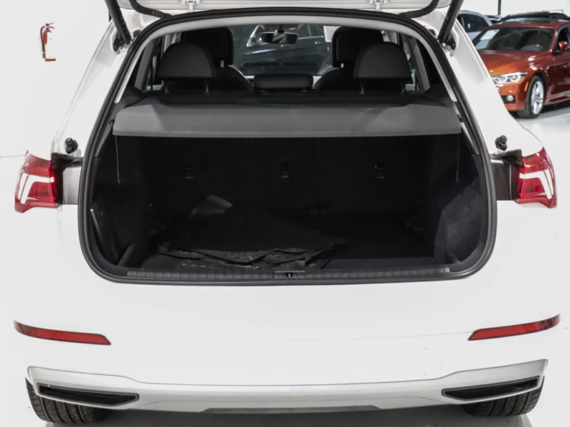 Audi Q3 45 TFSI Quattro / Progressiv PKG / PANO / LED, снимка 17 - Автомобили и джипове - 52677824