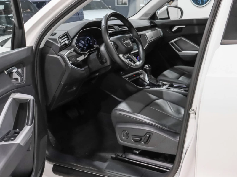 Audi Q3 45 TFSI Quattro / Progressiv PKG / PANO / LED, снимка 9 - Автомобили и джипове - 52677824