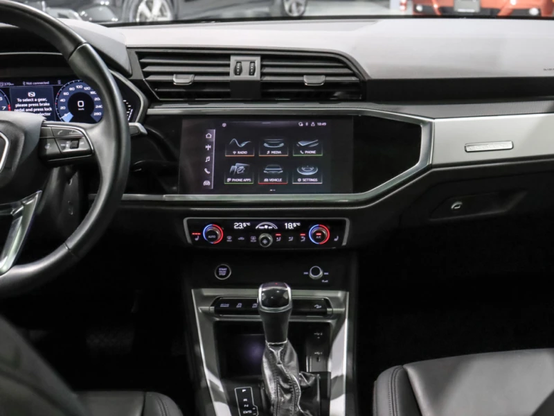 Audi Q3 45 TFSI Quattro / Progressiv PKG / PANO / LED, снимка 13 - Автомобили и джипове - 52677824