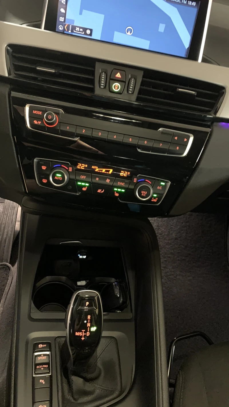 BMW X1 xDrive20i  /ПЪРВИ СОБСТВЕНИК, снимка 10 - Автомобили и джипове - 52935232