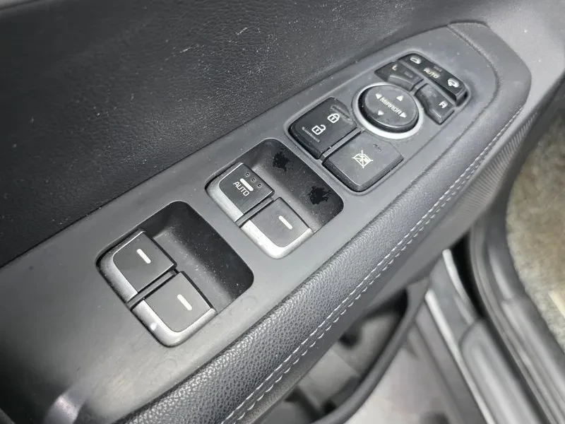 Kia Sorento Diesel 2.0 2Wd Luxury, снимка 13 - Автомобили и джипове - 56159779