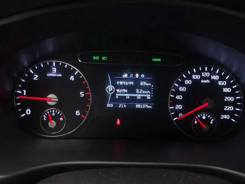 Kia Sorento Diesel 2.0 2Wd Luxury, снимка 8 - Автомобили и джипове - 56159779