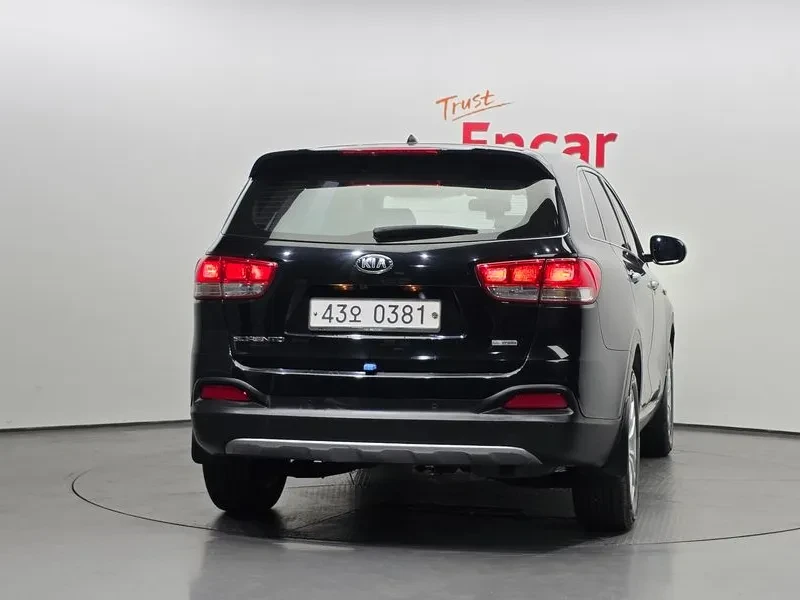 Kia Sorento Diesel 2.0 2Wd Luxury, снимка 4 - Автомобили и джипове - 56159779