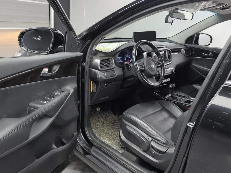 Kia Sorento Diesel 2.0 2Wd Luxury, снимка 10 - Автомобили и джипове - 56159779