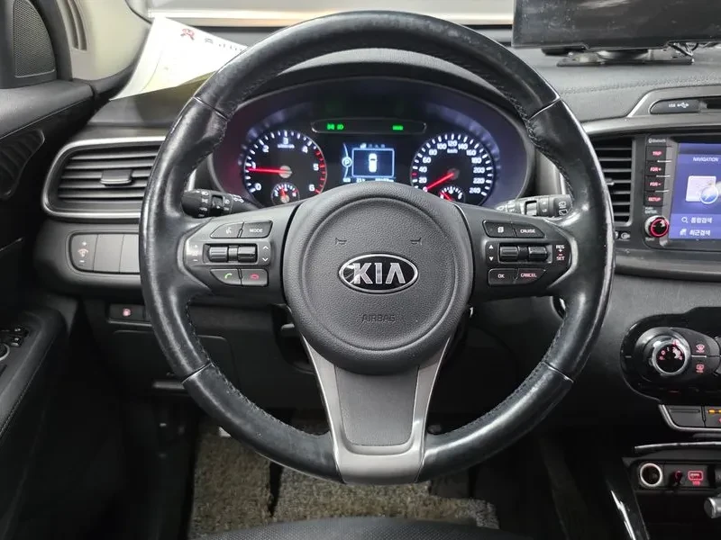 Kia Sorento Diesel 2.0 2Wd Luxury, снимка 12 - Автомобили и джипове - 56159779