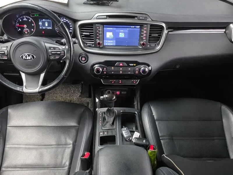 Kia Sorento Diesel 2.0 2Wd Luxury, снимка 7 - Автомобили и джипове - 56159779