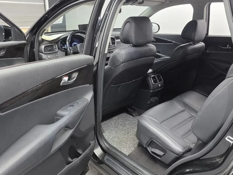 Kia Sorento Diesel 2.0 2Wd Luxury, снимка 11 - Автомобили и джипове - 56159779