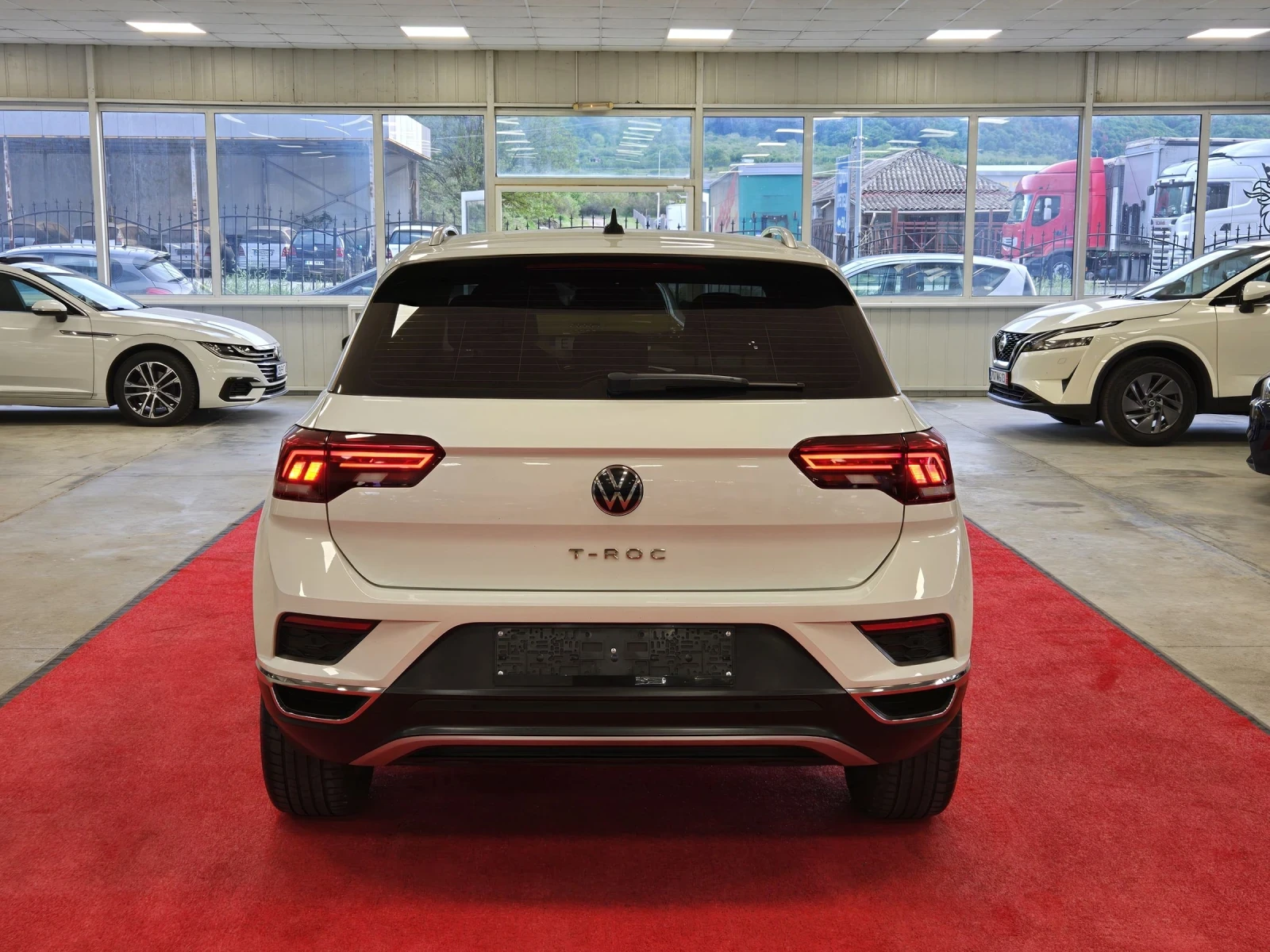 VW T-Roc 2.0 TDI / DSG / 2022 / LED / Camera / Keyless - изображение 5