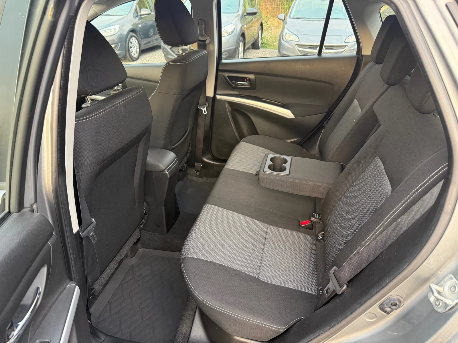 Suzuki SX4 S-Cross 1.6i (120кс)Нави/Подгрев седалки/keyless/Subwoofer | Mobile.bg — изображение 12