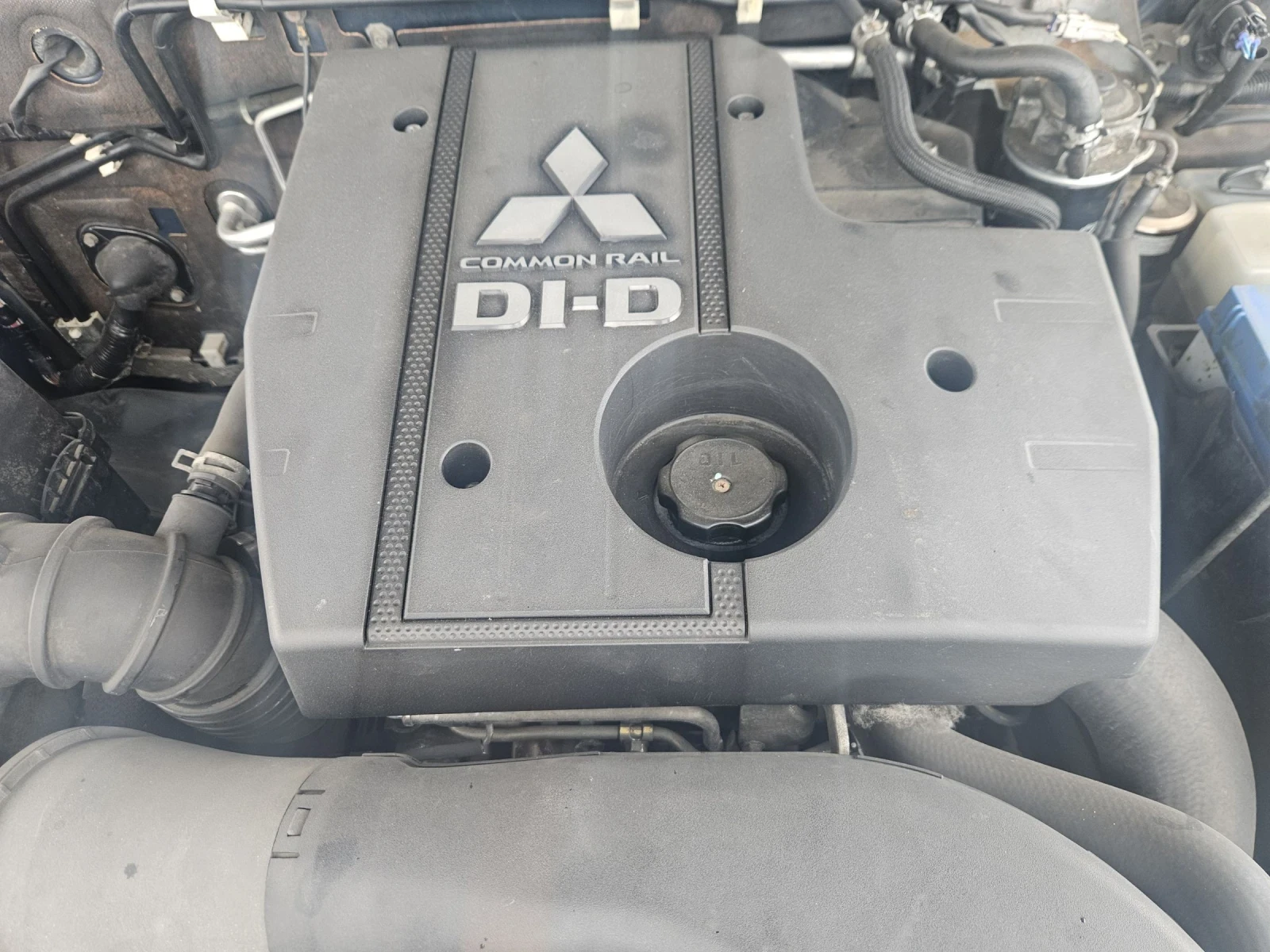 Mitsubishi Pajero 3.2DID 4X4, снимка 14 - Автомобили и джипове - 54357615