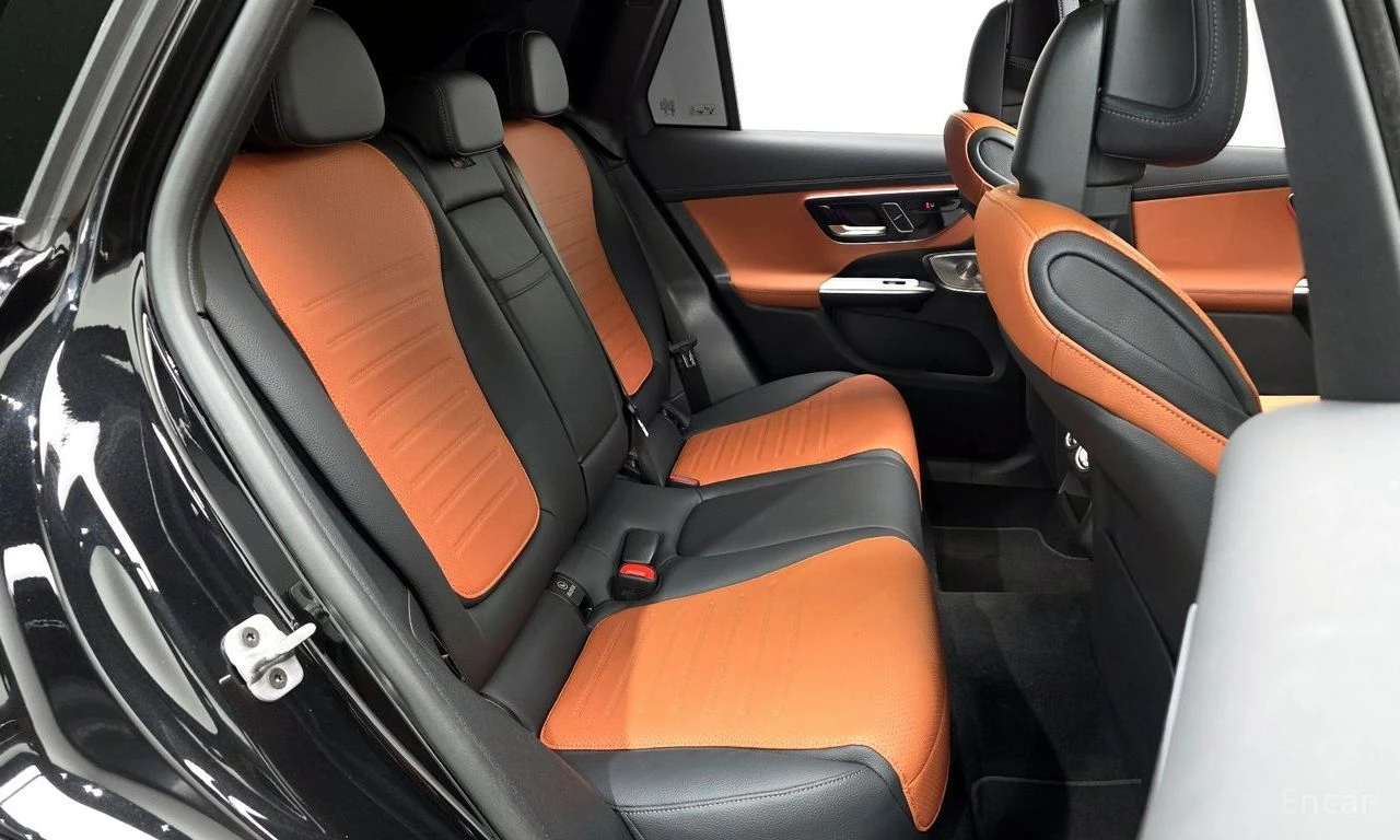 Mercedes-Benz GLC 300 4MATIC* AMG LINE* ПОДГРЕВ* ОБДУХВАНЕ* , снимка 9 - Автомобили и джипове - 54878842