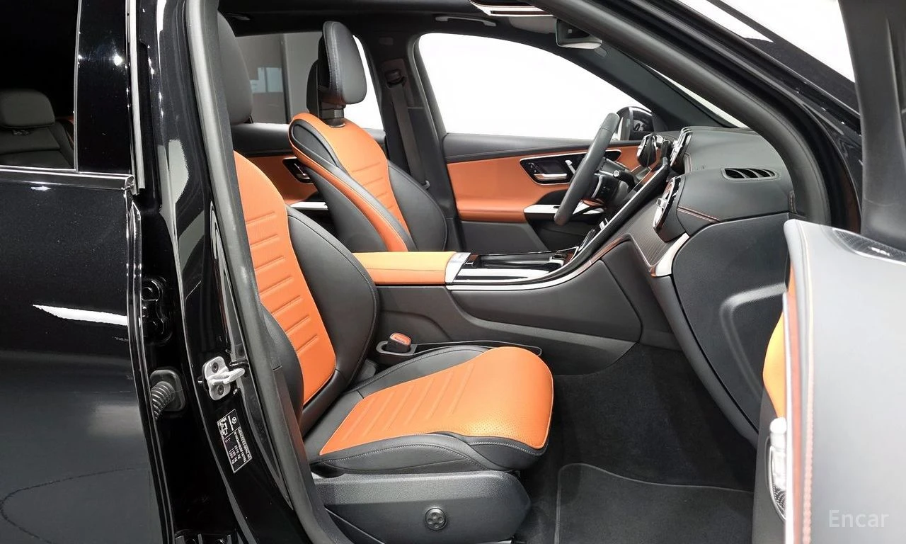 Mercedes-Benz GLC 300 4MATIC* AMG LINE* ПОДГРЕВ* ОБДУХВАНЕ* , снимка 8 - Автомобили и джипове - 54878842