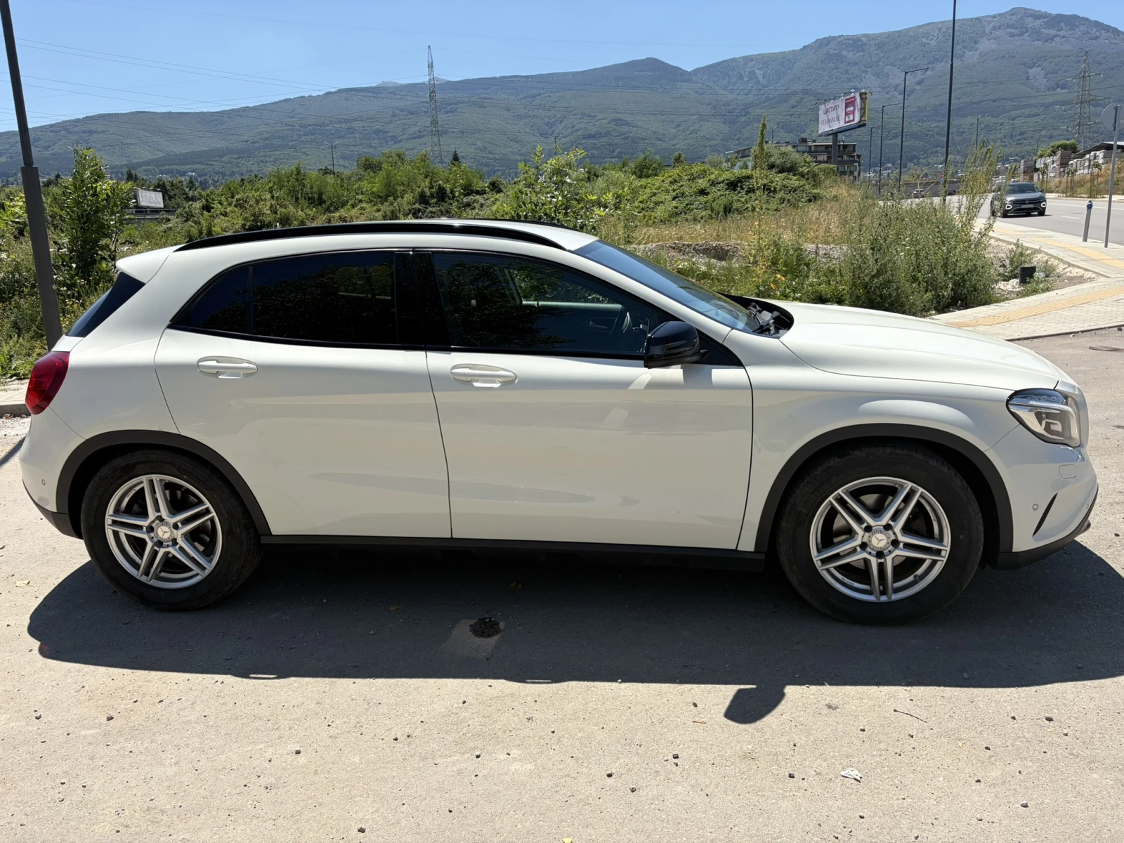 Mercedes-Benz GLA 200, снимка 7 - Автомобили и джипове - 55509827