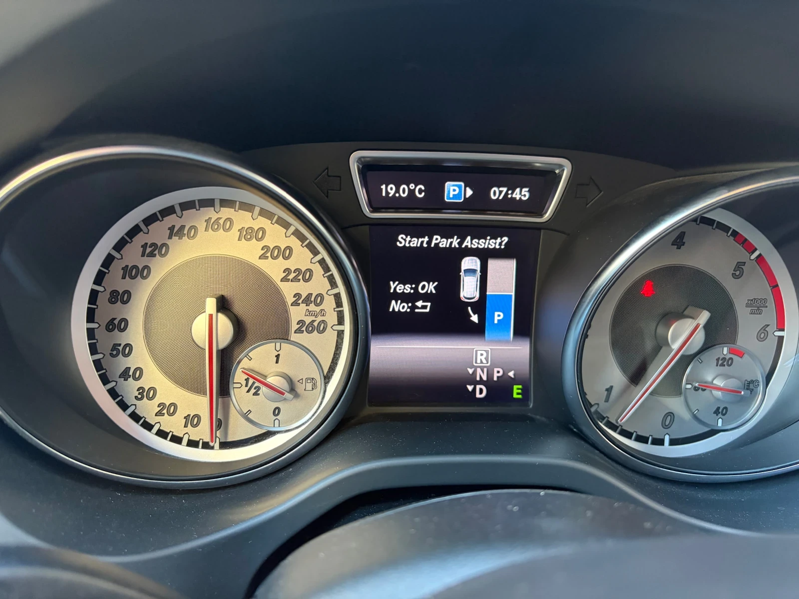 Mercedes-Benz GLA 200, снимка 17 - Автомобили и джипове - 55509827