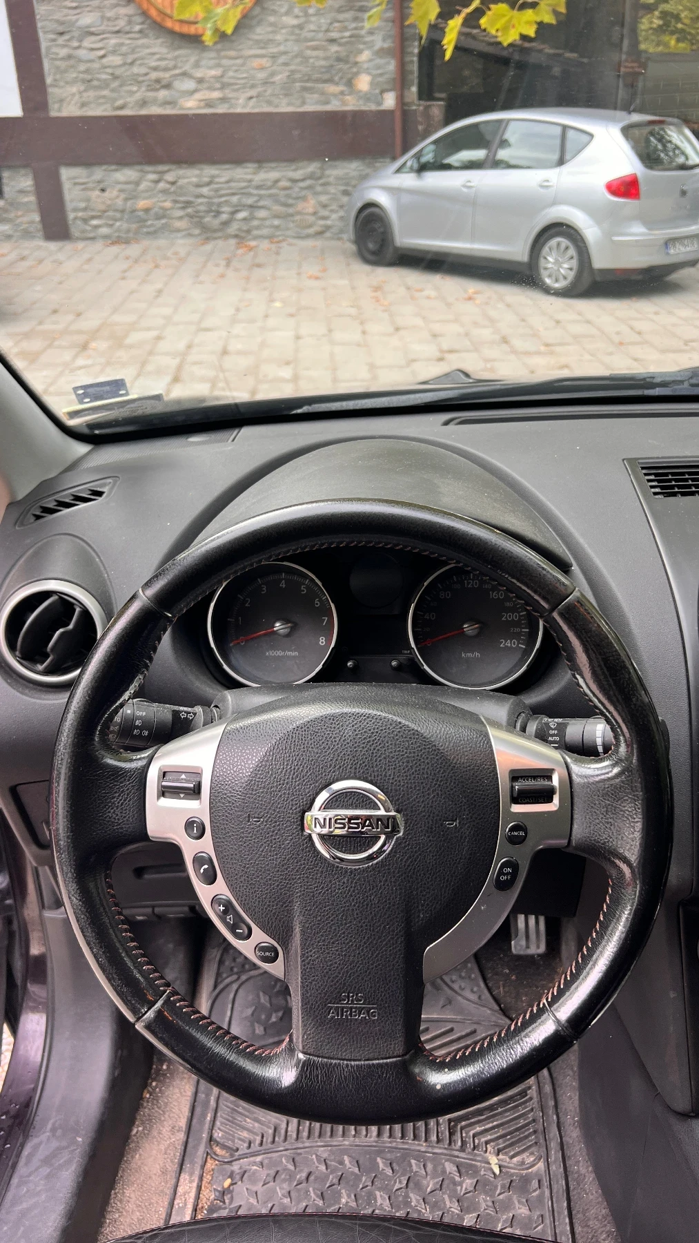 Nissan Qashqai 2, 0i , 4x4, газ , бензин , снимка 11 - Автомобили и джипове - 55990524