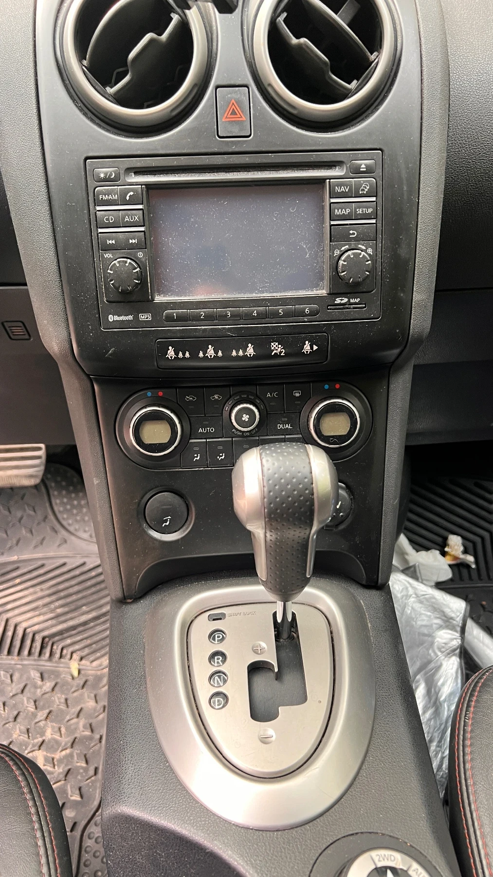 Nissan Qashqai 2, 0i , 4x4, газ , бензин , снимка 7 - Автомобили и джипове - 55990524