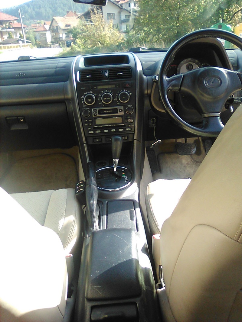 Lexus IS 200, снимка 6 - Автомобили и джипове - 46270745