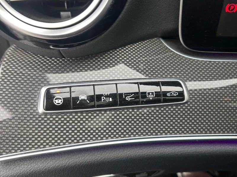 Mercedes-Benz E 43 AMG * CARFAX * БЕЗ ПЪРВОНАЧАЛНА ВНОСКА, снимка 13 - Автомобили и джипове - 52891301