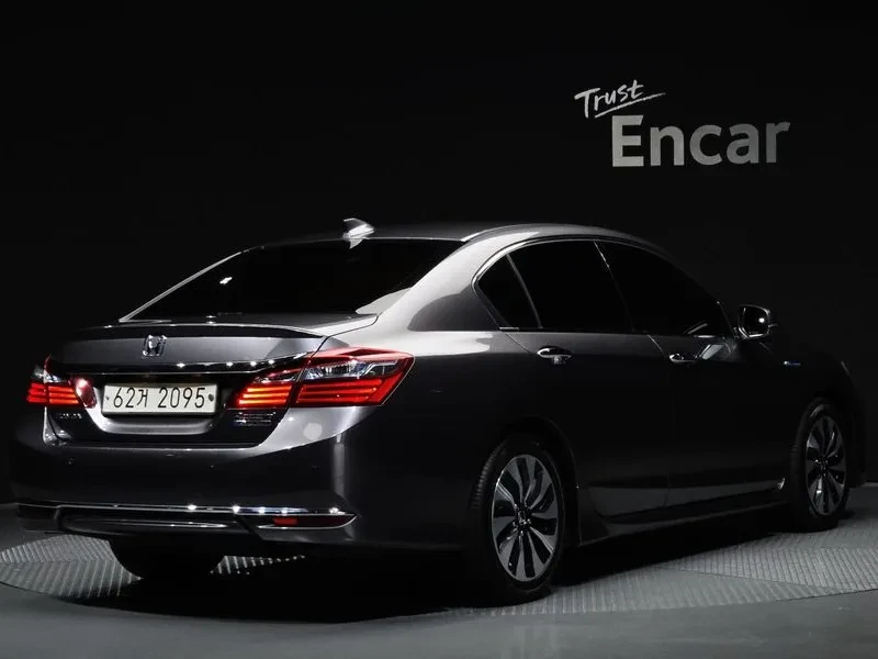 Honda Accord 2.0 Hybrid 9Th Generation, снимка 2 - Автомобили и джипове - 55841741