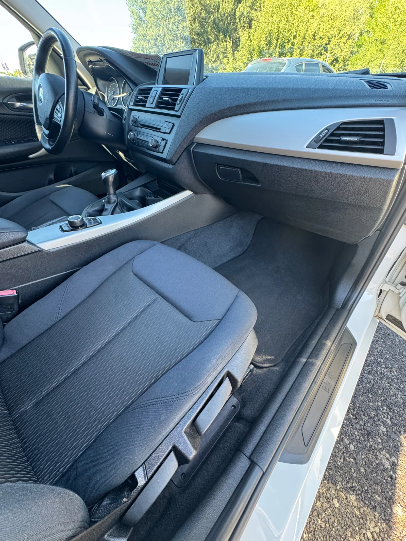 BMW 114 1.6i Turbo / Keyless / Multimedia | Mobile.bg   11