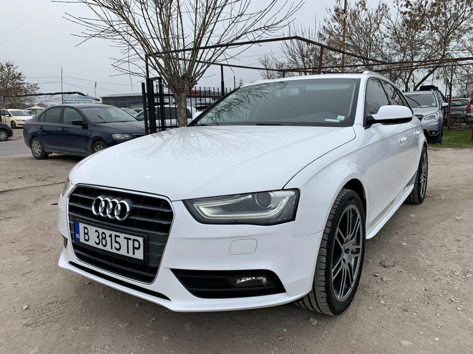 Audi A4 2.0TDI FACELIFT НАВИ БИ-КСЕНОН