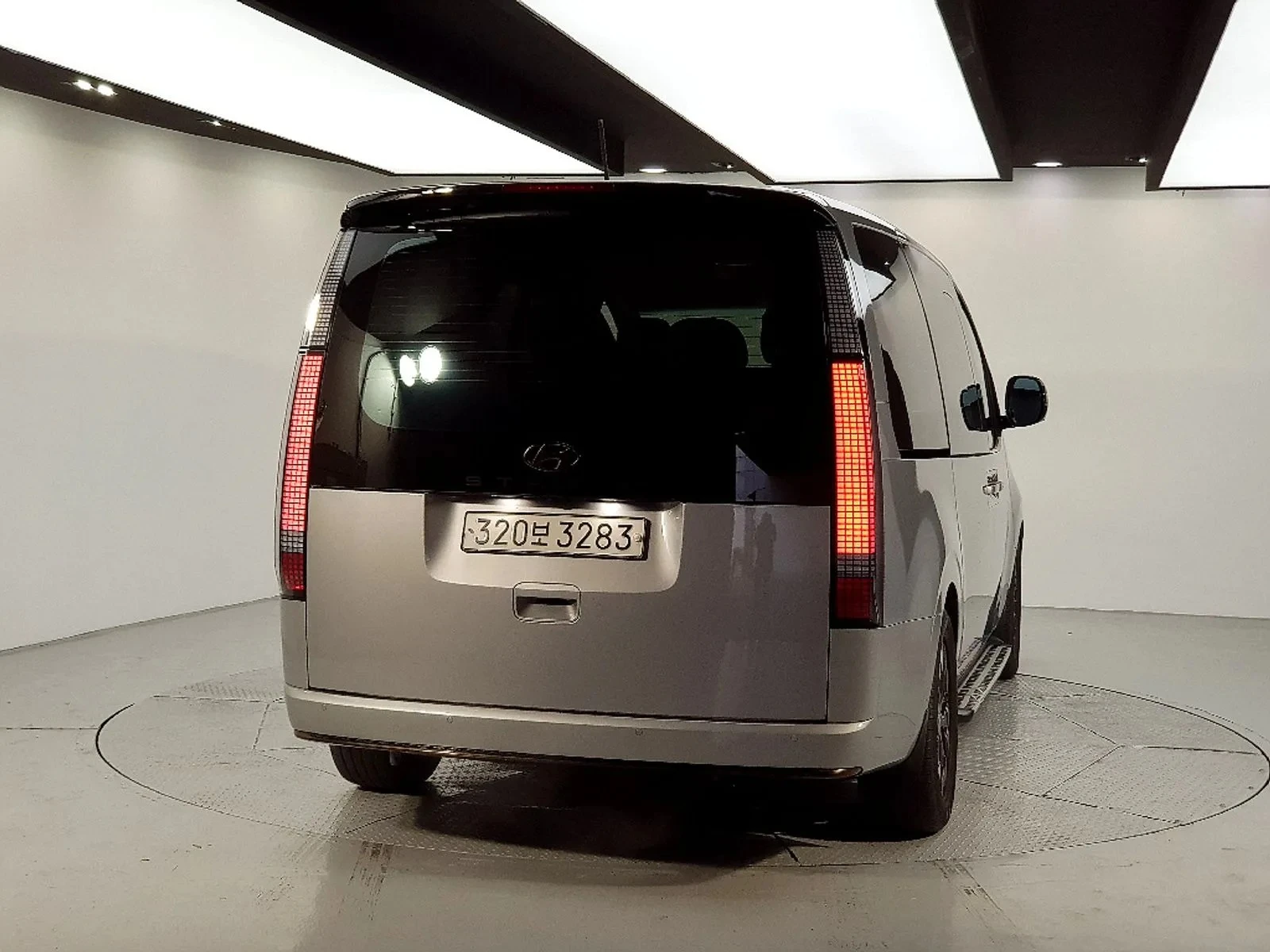 Hyundai Staria L3.5 Lounge 7-Seater - изображение 4