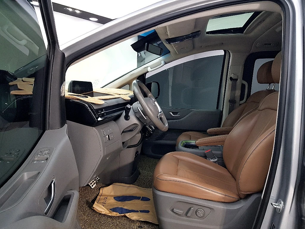 Hyundai Staria L3.5 Lounge 7-Seater - изображение 8
