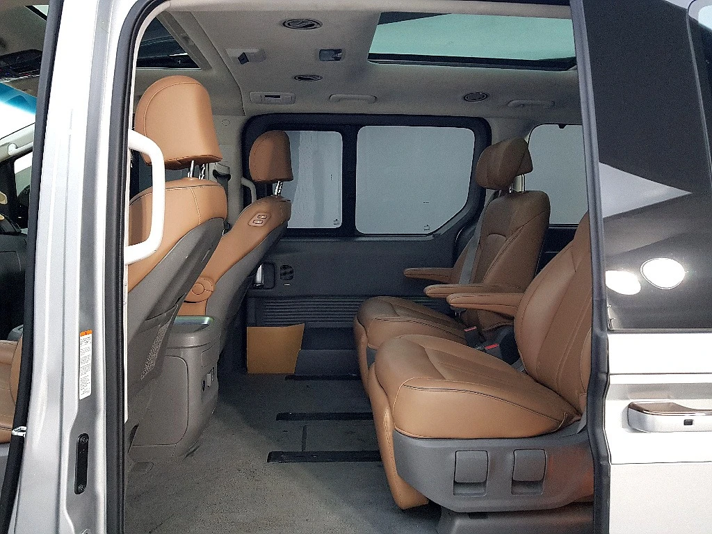 Hyundai Staria L3.5 Lounge 7-Seater - изображение 9
