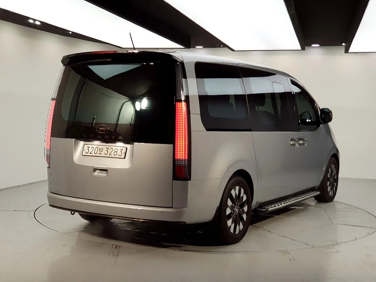 Hyundai Staria L3.5 Lounge 7-Seater - изображение 2