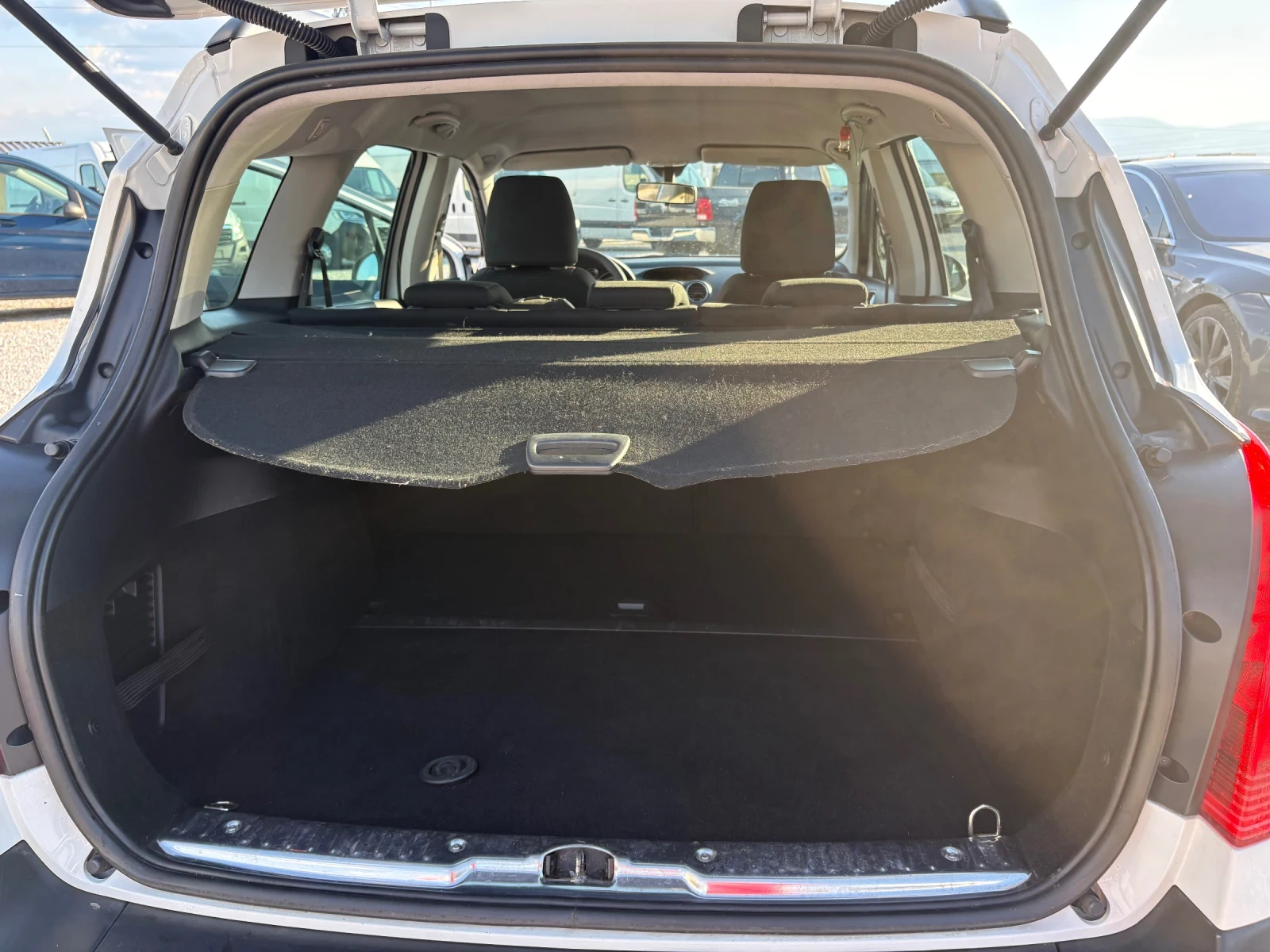 Peugeot 308 1.6 HDI, снимка 9 - Автомобили и джипове - 54961892