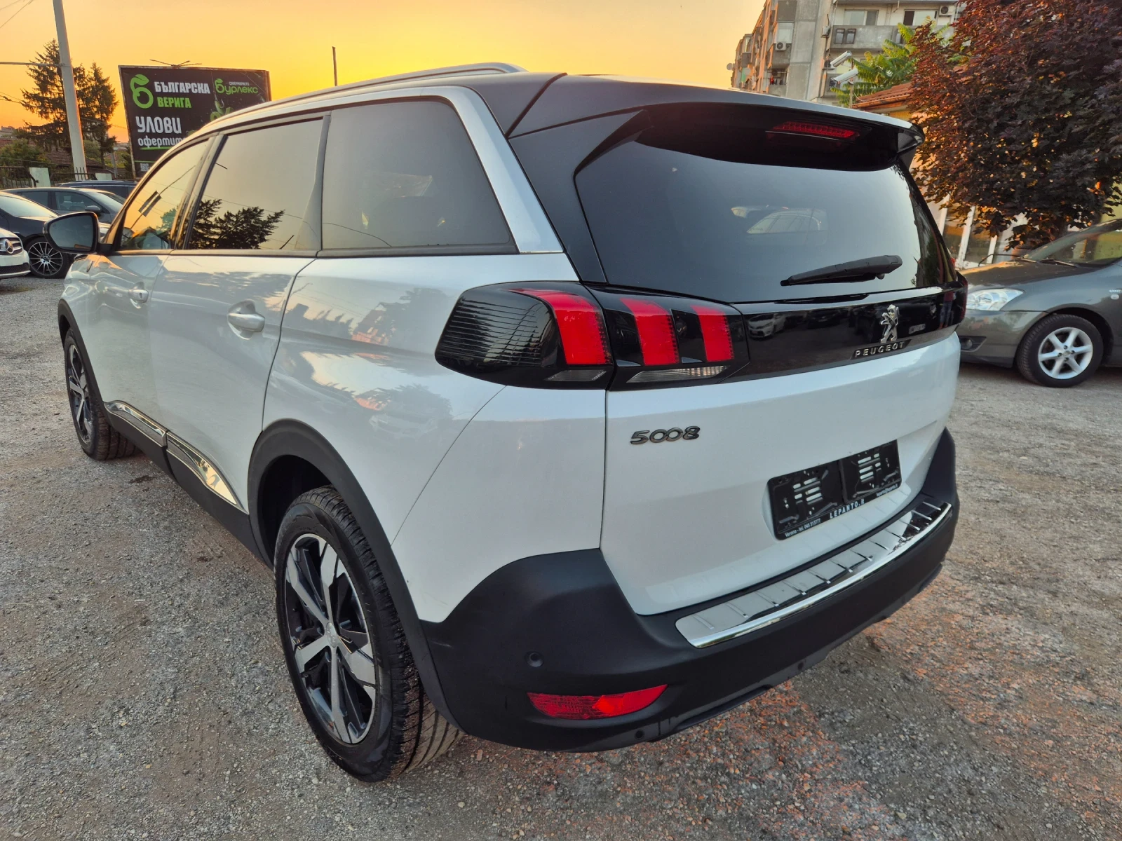 Peugeot 5008 1.5HDI* DISTRONIK* LINE ASSISTENT* 7-МЕСТЕН, снимка 5 - Автомобили и джипове - 54962845
