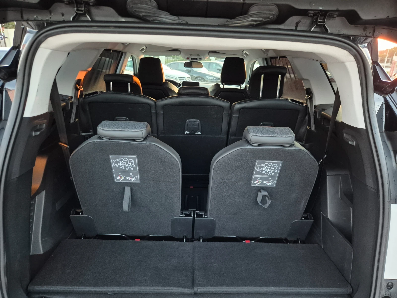 Peugeot 5008 1.5HDI* DISTRONIK* LINE ASSISTENT* 7-МЕСТЕН, снимка 7 - Автомобили и джипове - 54962845