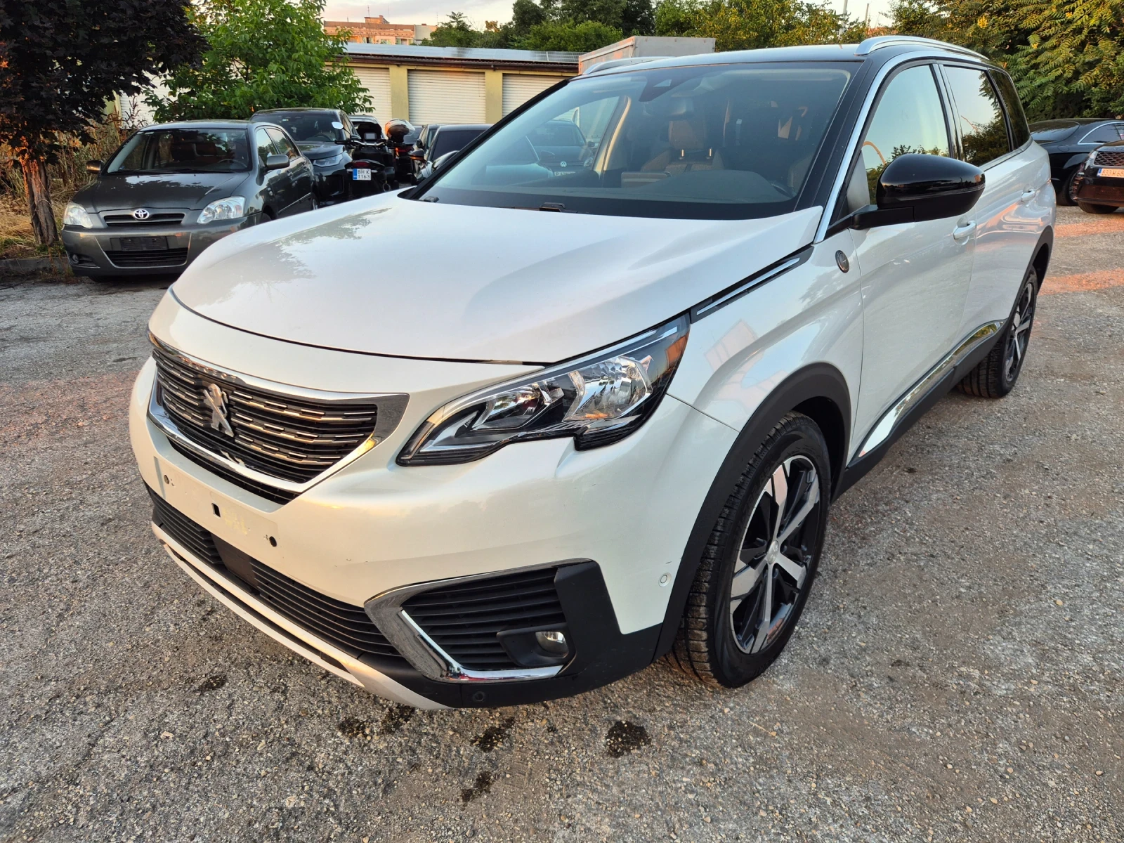 Peugeot 5008 1.5HDI* DISTRONIK* LINE ASSISTENT* 7-МЕСТЕН, снимка 2 - Автомобили и джипове - 54962845