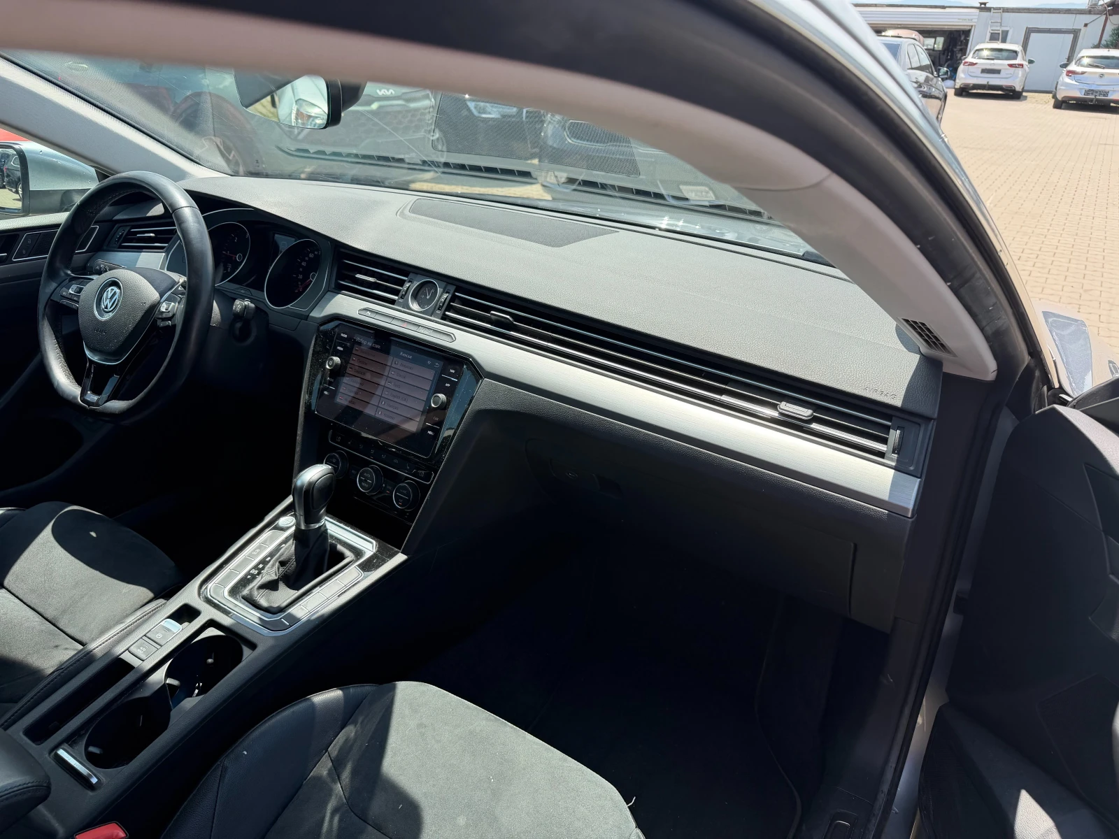 VW Arteon 2.0TDI AVTOMAT/NAVI/KOJA EURO 6, снимка 11 - Автомобили и джипове - 55101708