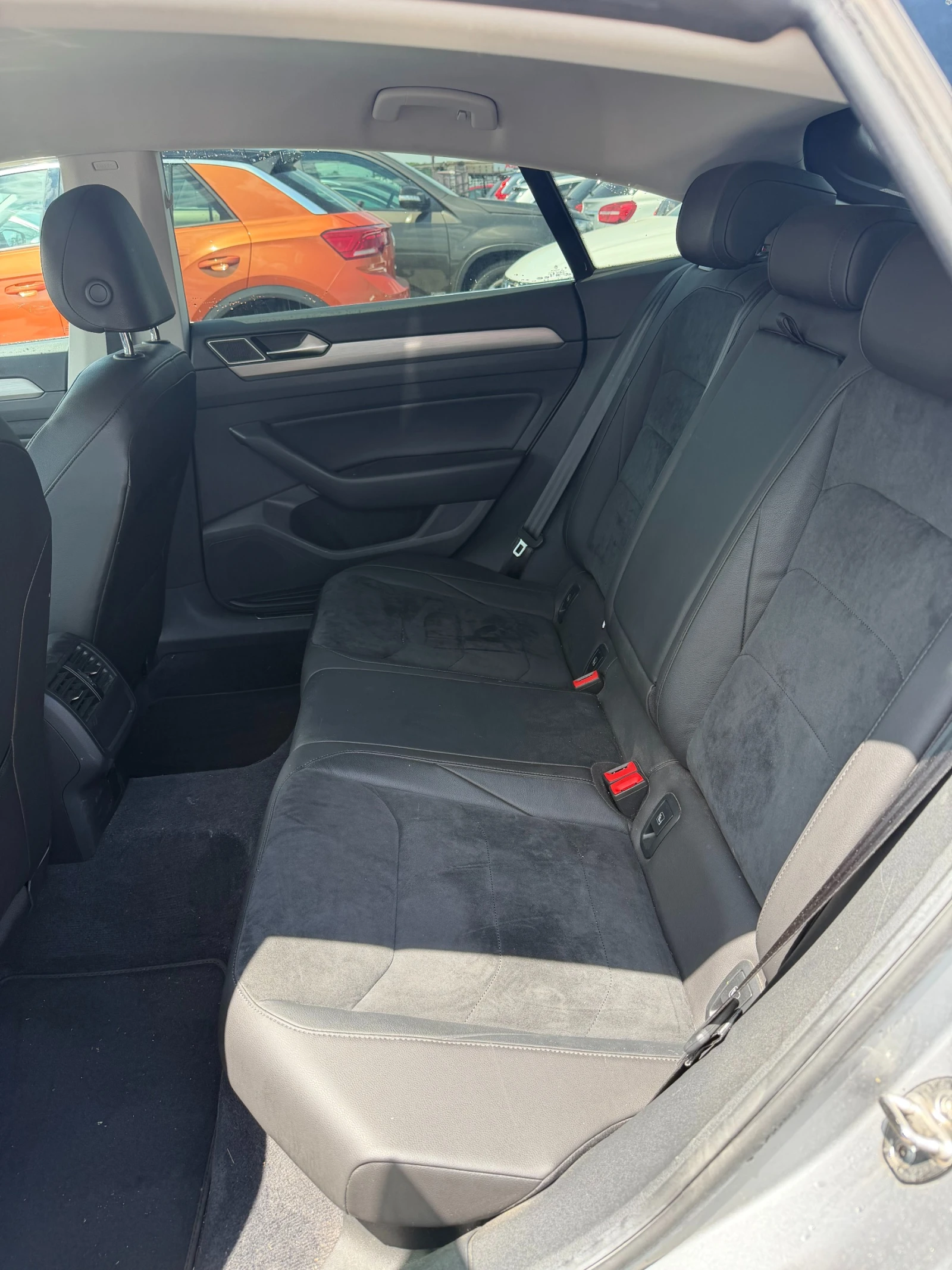 VW Arteon 2.0TDI AVTOMAT/NAVI/KOJA EURO 6, снимка 10 - Автомобили и джипове - 55101708
