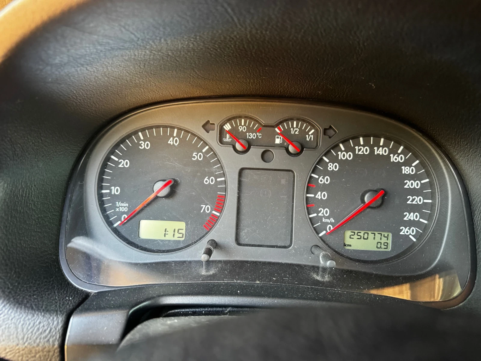 VW Golf Голф 1.8Т, снимка 13 - Автомобили и джипове - 55179017