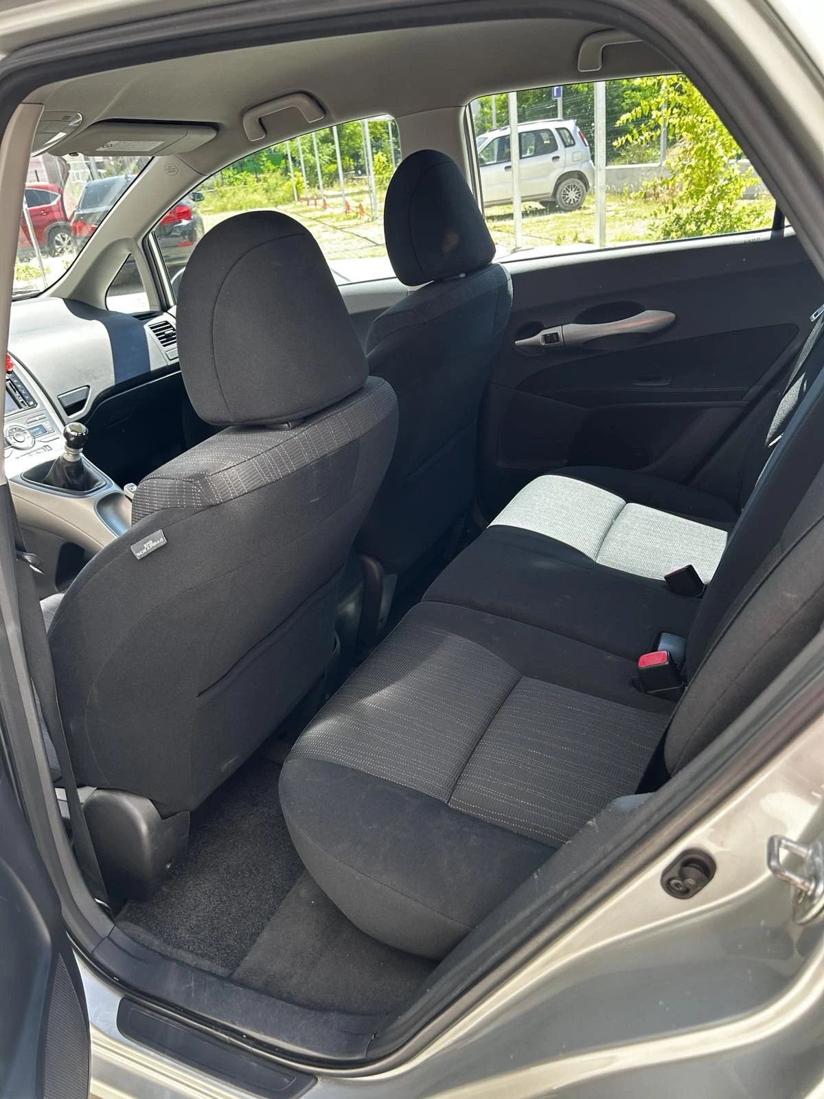 Toyota Auris 1.4 D4D, снимка 11 - Автомобили и джипове - 55216980