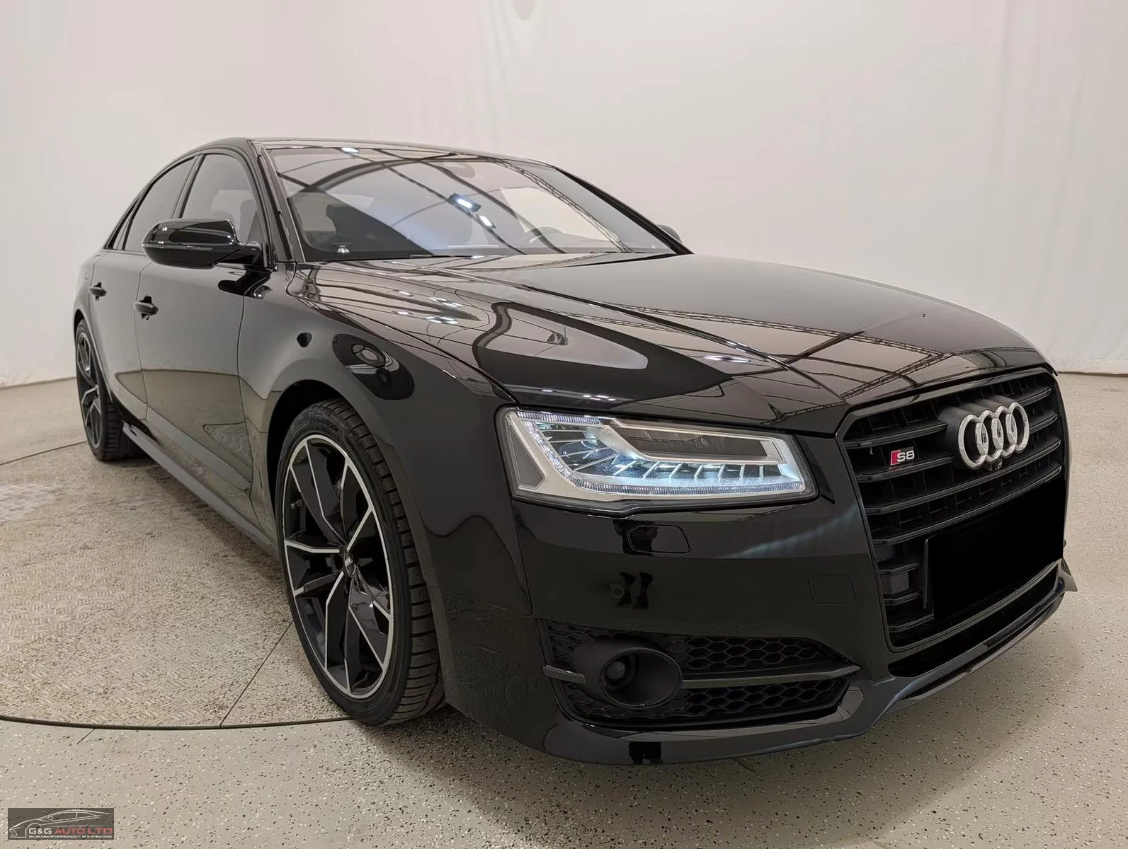 Audi S8 PLUS/605HP/KERAMIK/CARBON/360/MASS/PANO/B&O/702z, снимка 5 - Автомобили и джипове - 55487080