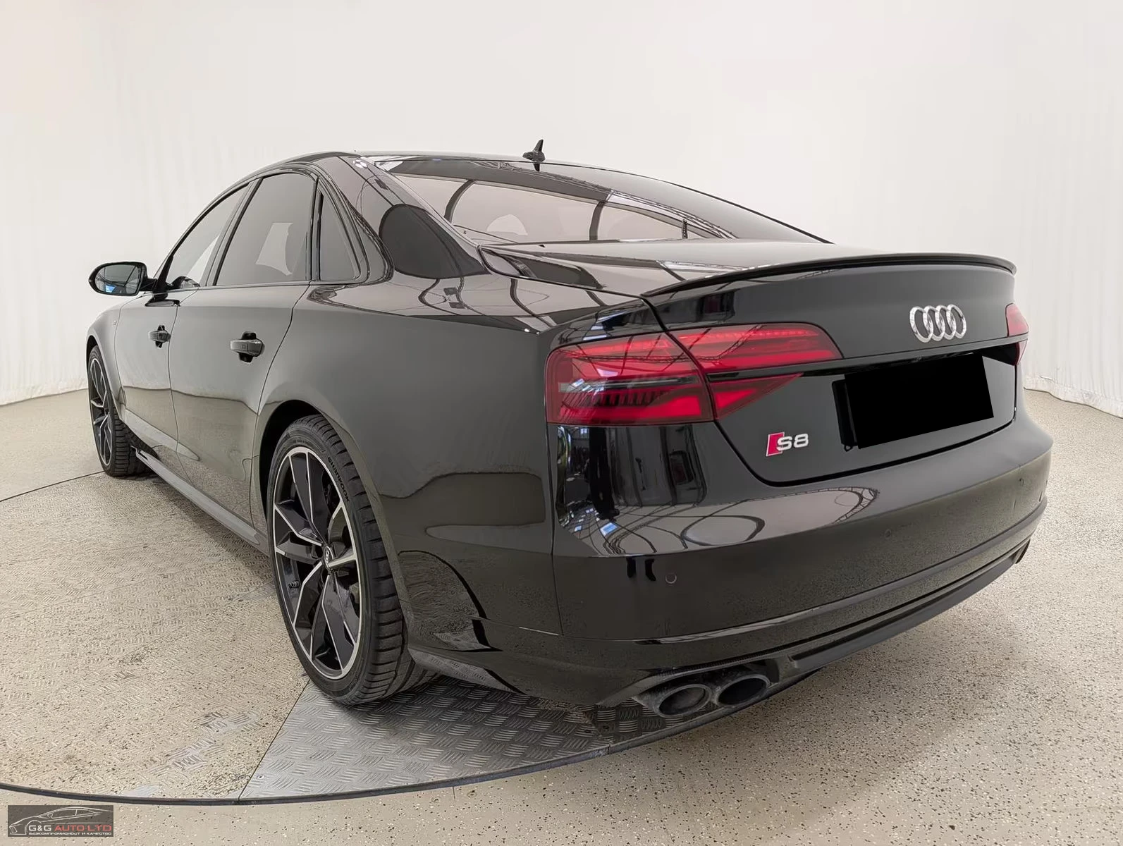 Audi S8 PLUS/605HP/KERAMIK/CARBON/360/MASS/PANO/B&O/702z, снимка 4 - Автомобили и джипове - 55487080