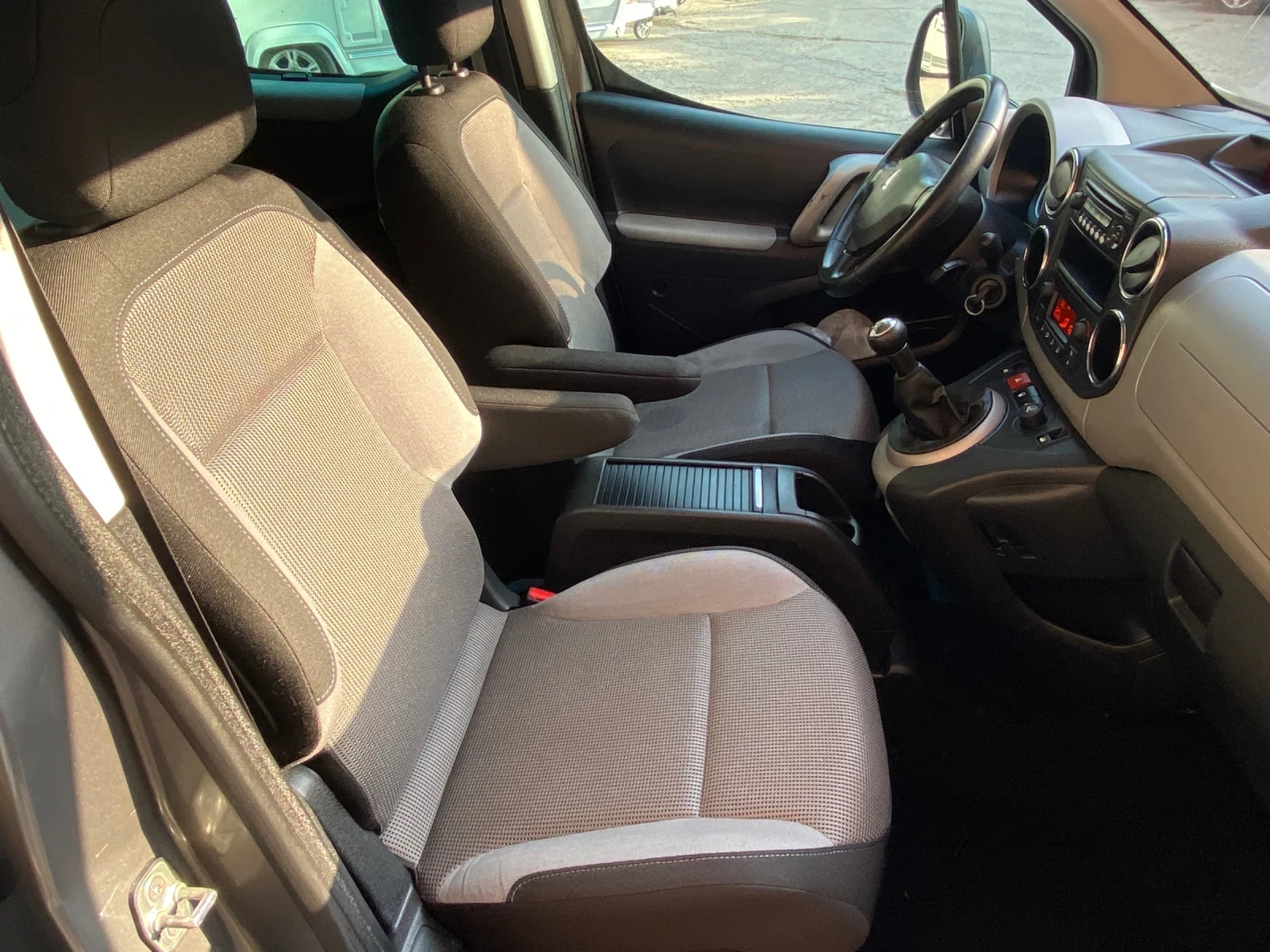 Peugeot Partner TEPEE 1.6 16V, снимка 8 - Автомобили и джипове - 55886330