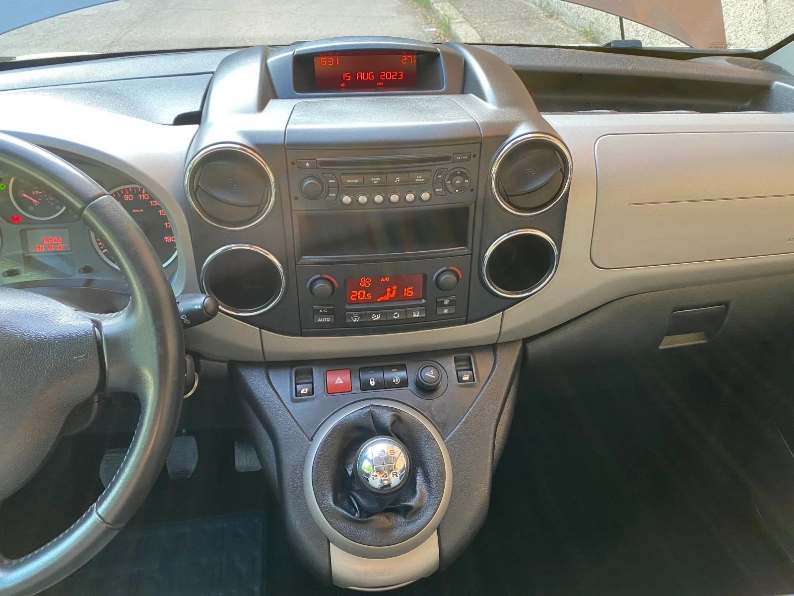 Peugeot Partner TEPEE 1.6 16V, снимка 9 - Автомобили и джипове - 55886330